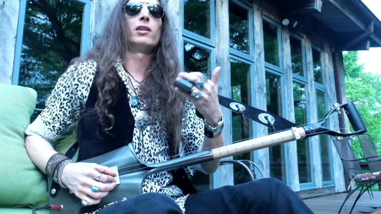 Justin Johnson Explains How To Play The Shovel Guitar.jpg