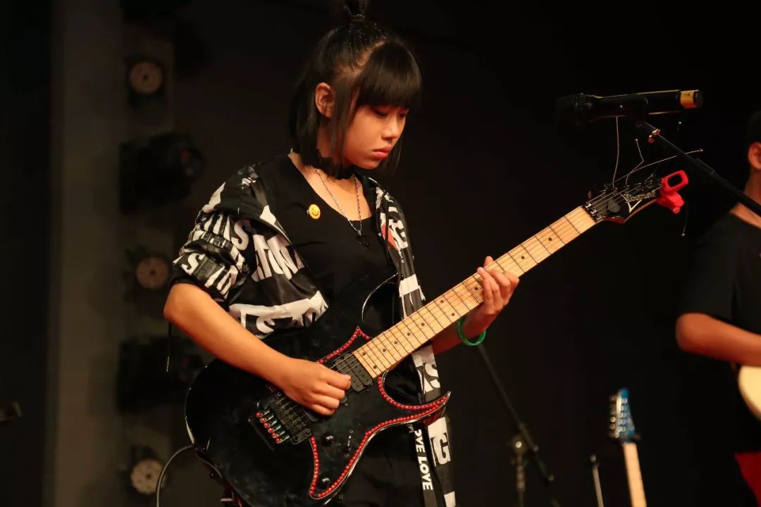 f67d851850cc425fa043f1519850cc33.jpeg