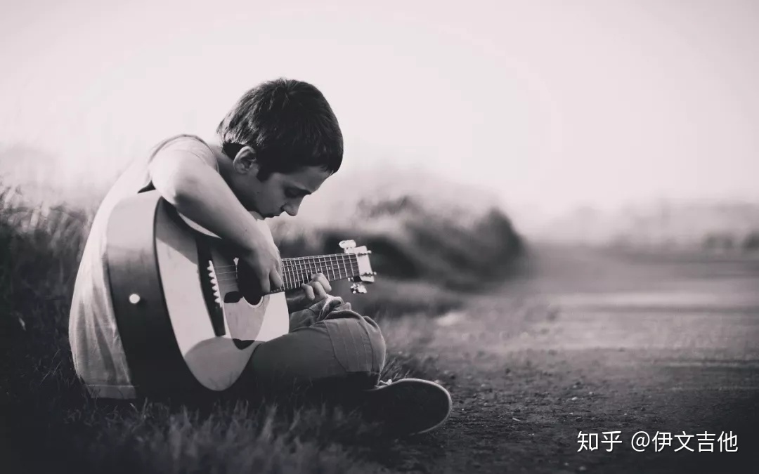 吉他谱中的拍弦标记 一个圆圈里有个叉 方块里几个叉