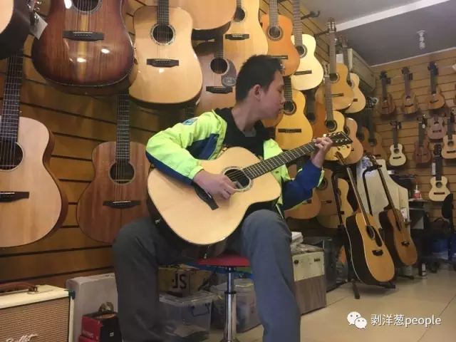 “网红”吉他少年:我不是天才 99.999%是练出来的