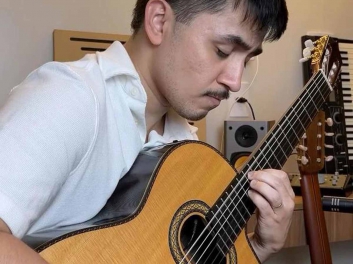吉他上的“人工泛音”要怎么弹?