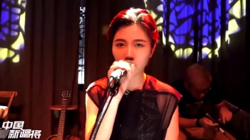 酒吧驻唱美女歌手翻唱beyond《情人》《好阔天空》听醉了
