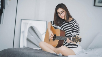 弹吉他几年了，如何更好地进阶？（乐理、编配伴奏、音...
