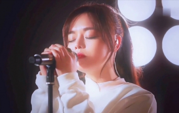 星辰大海吉他谱,原版黄霄云歌曲,简单C调指弹曲谱