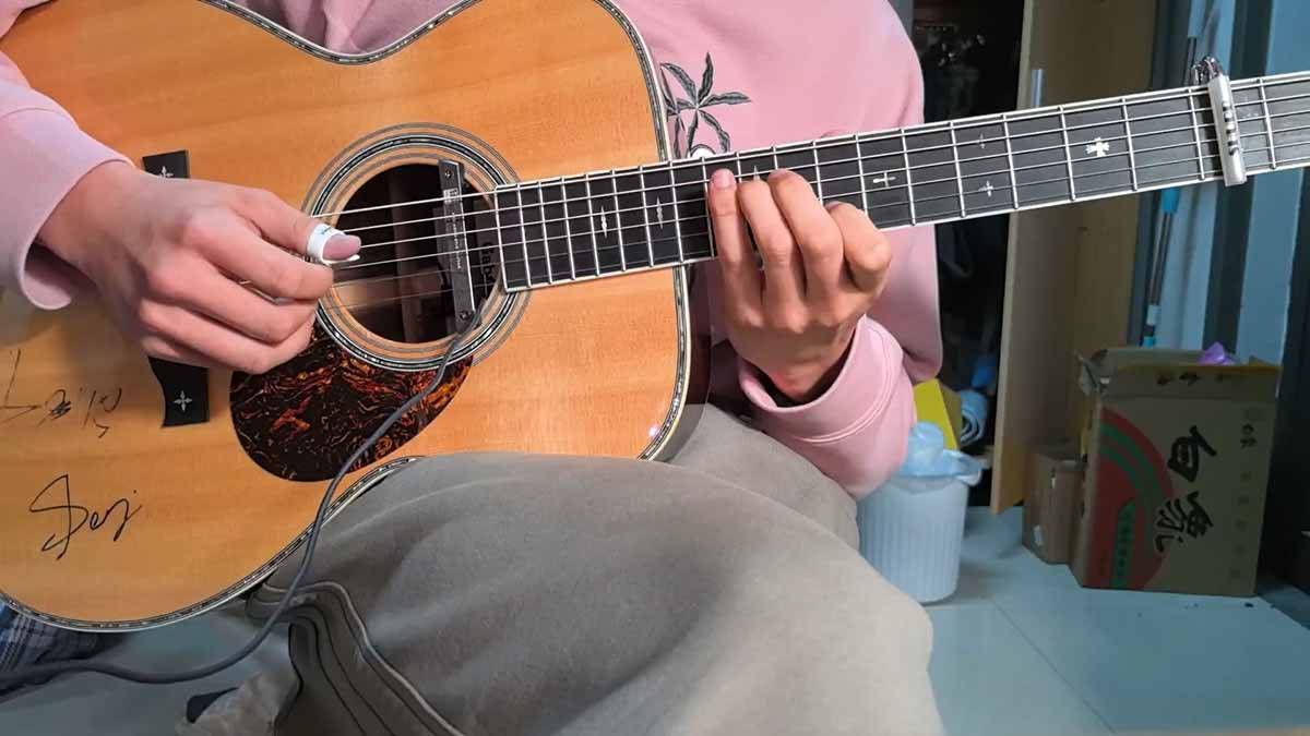 吉他泛音技巧汇总-什么是泛音？自然泛音+人工泛音