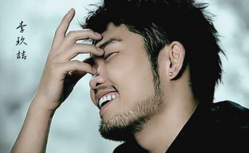 李玖哲《想太多》吉他谱_《想太多》G转A调六线谱
