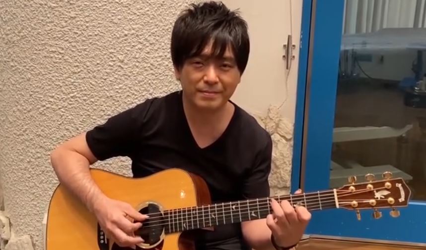 押尾光太郎用吉他为武汉加油