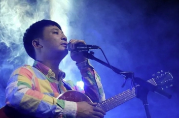 张宴铭《佳佳》吉他谱_吉他弹唱谱