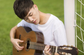 流行歌曲常见的和弦进行，用这套无敌和弦可以唱很多歌！