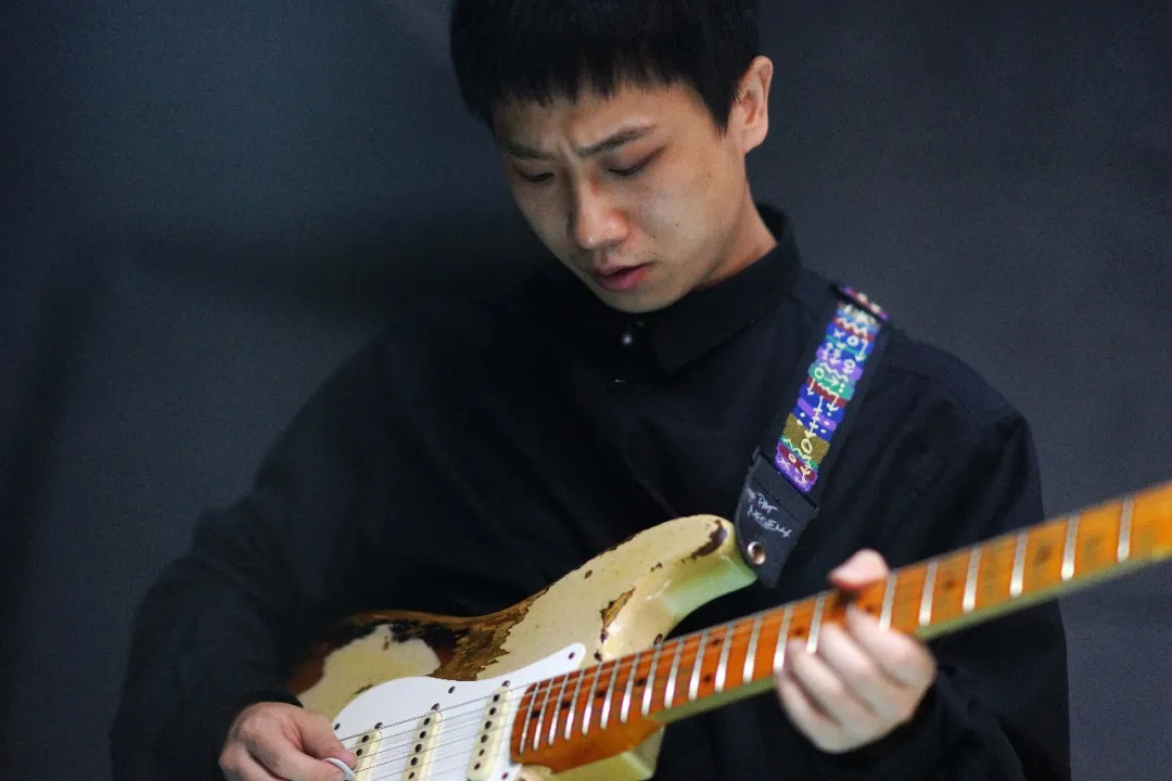 电吉他能当木吉他弹吗?电吉他常用技巧