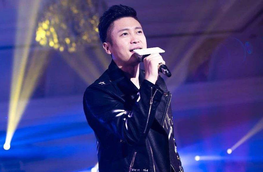《别说我的眼泪你无所谓》东来东往演唱 吉他弹唱六线谱